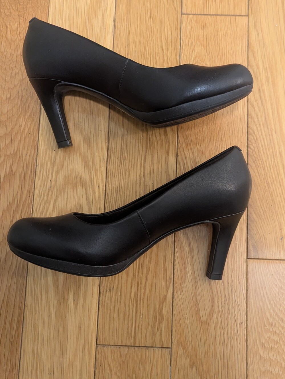 Classic Clarks Black Women’s Pump